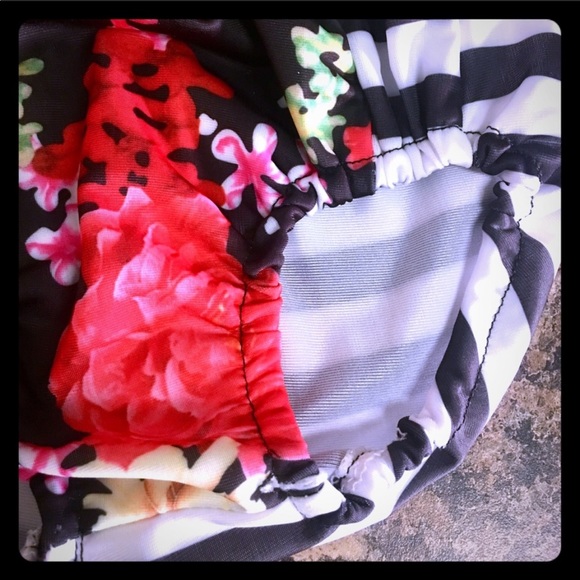 🍀 10 for $25 Girl’s 2-Piece Swimsuit - Picture 4 of 7